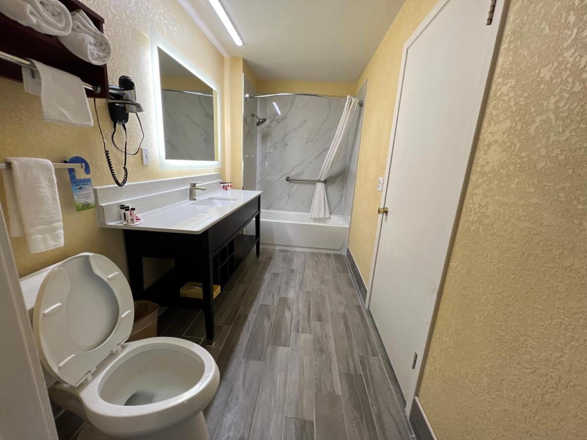Days Inn By Wyndham Suites Fredericksburg Dış mekan fotoğraf