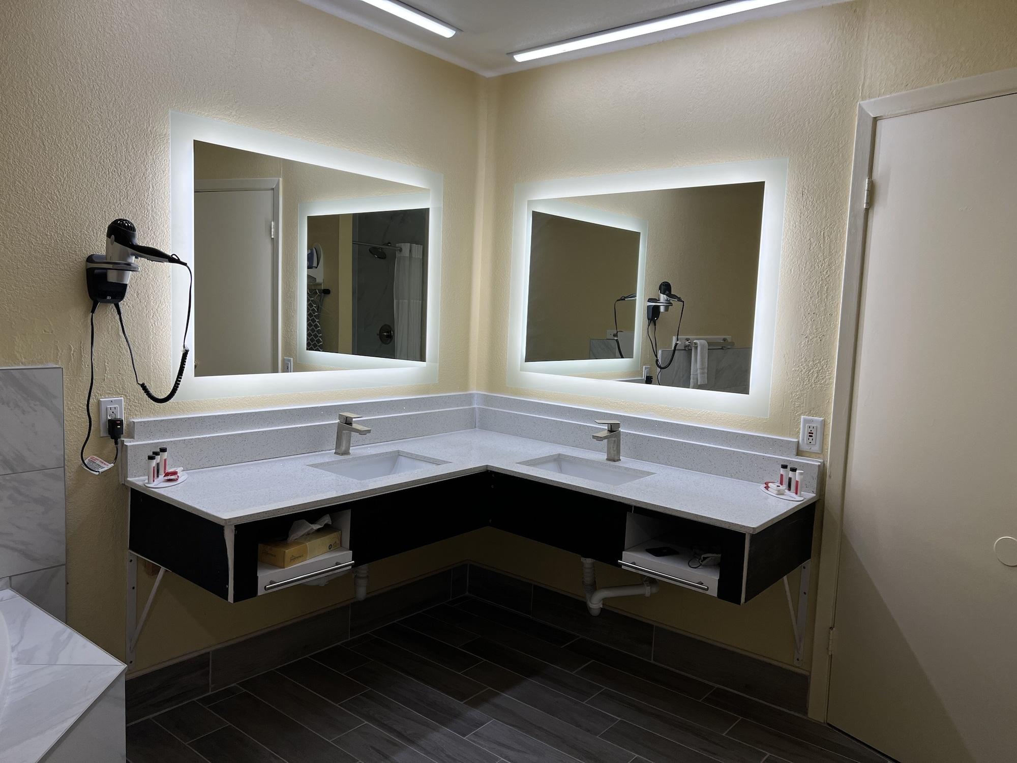 Days Inn By Wyndham Suites Fredericksburg Dış mekan fotoğraf