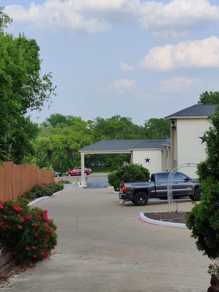 Days Inn By Wyndham Suites Fredericksburg Dış mekan fotoğraf