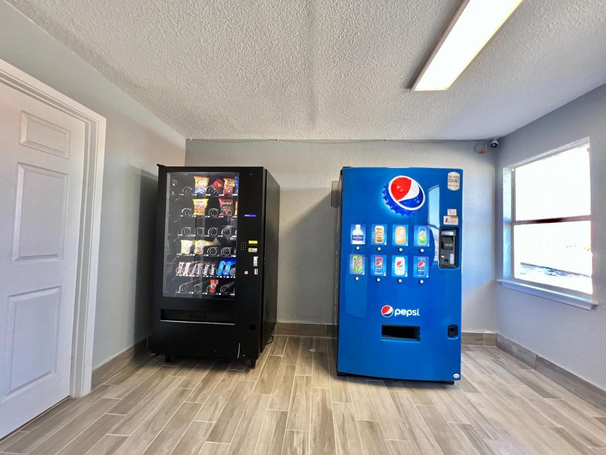 Days Inn By Wyndham Suites Fredericksburg Dış mekan fotoğraf