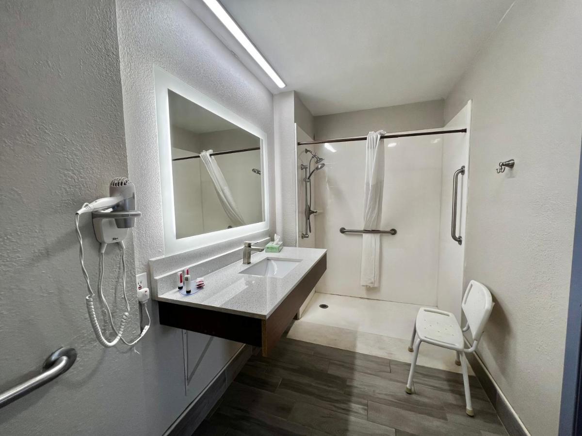Days Inn By Wyndham Suites Fredericksburg Dış mekan fotoğraf