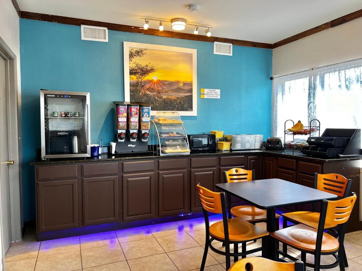 Days Inn By Wyndham Suites Fredericksburg Dış mekan fotoğraf