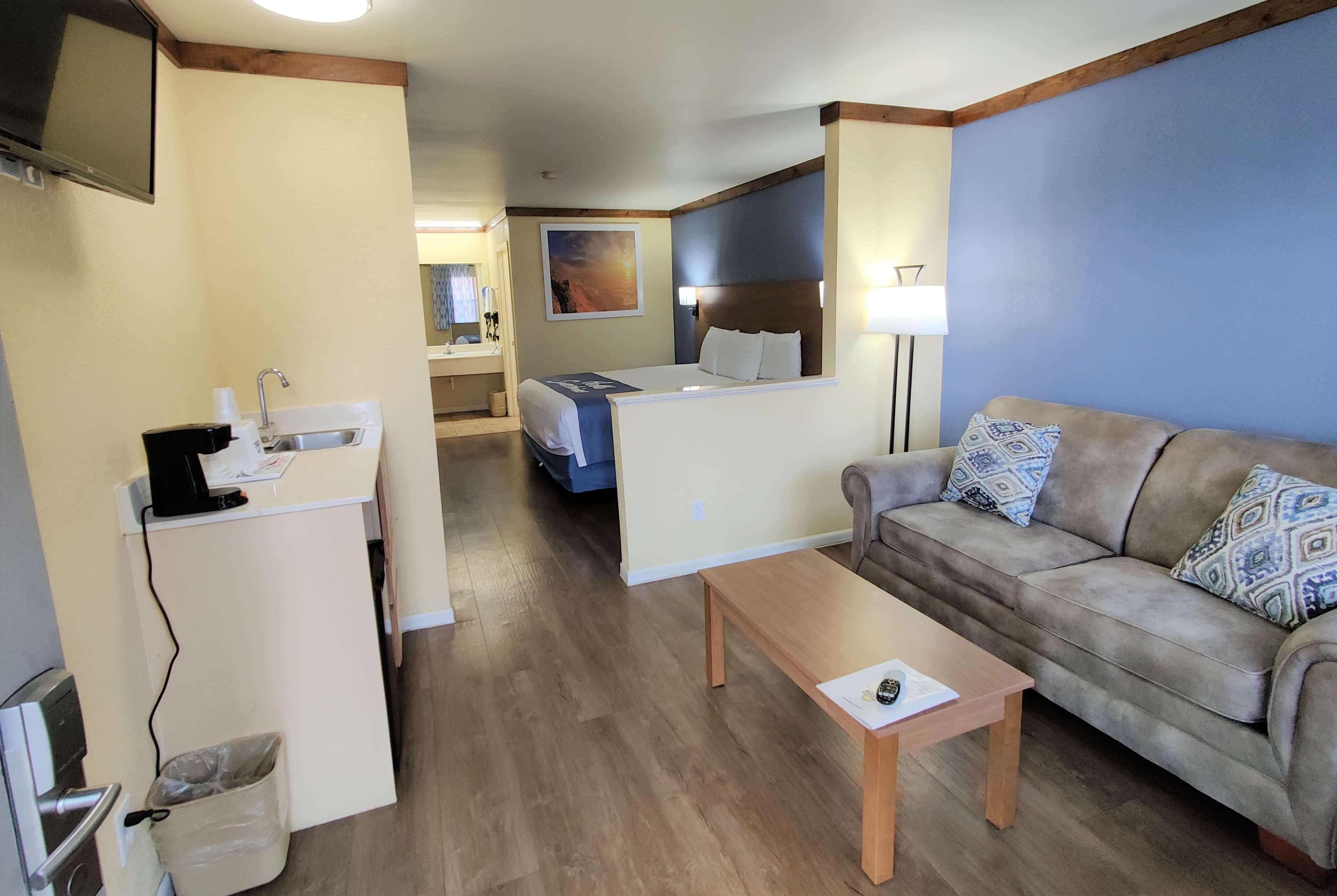 Days Inn By Wyndham Suites Fredericksburg Dış mekan fotoğraf