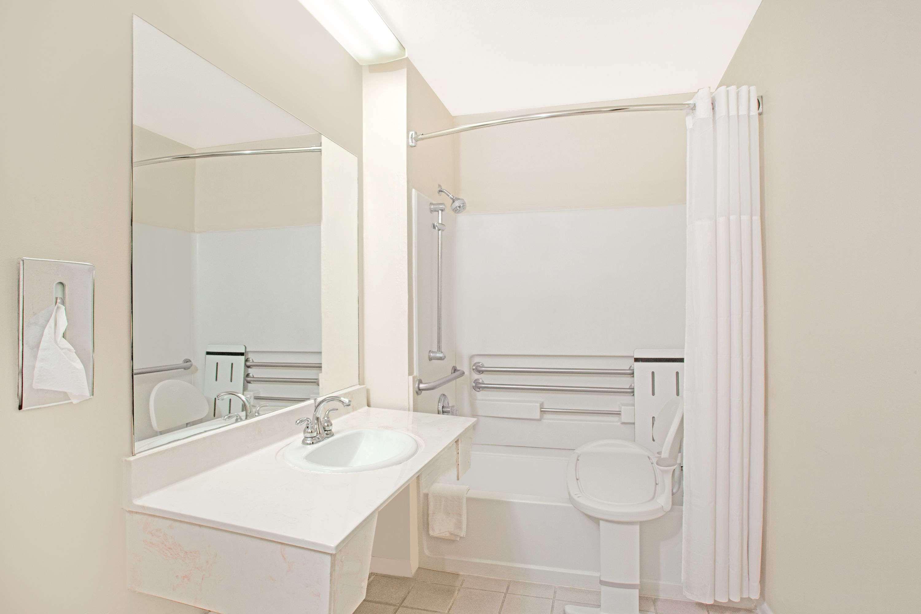 Days Inn By Wyndham Suites Fredericksburg Dış mekan fotoğraf