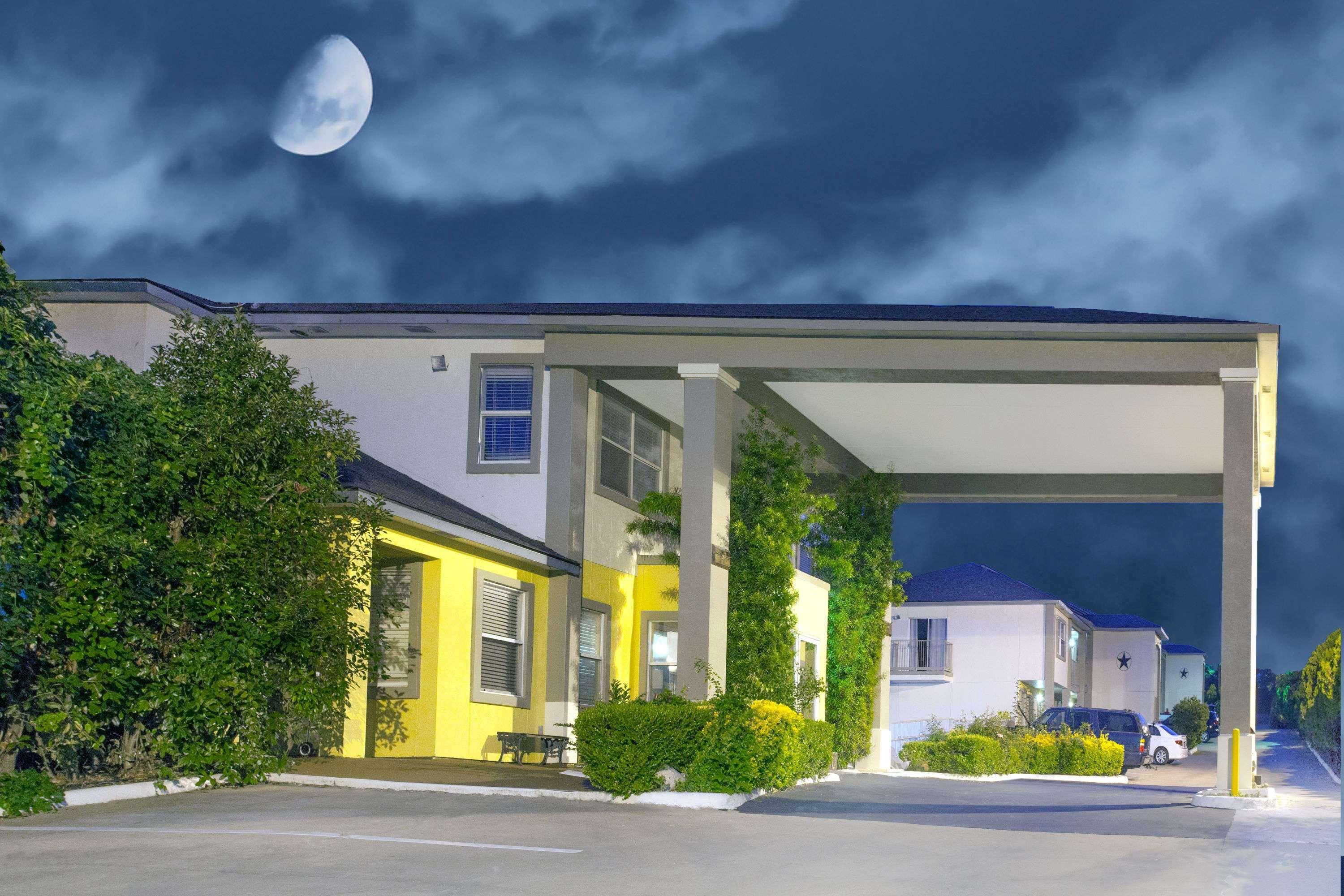 Days Inn By Wyndham Suites Fredericksburg Dış mekan fotoğraf