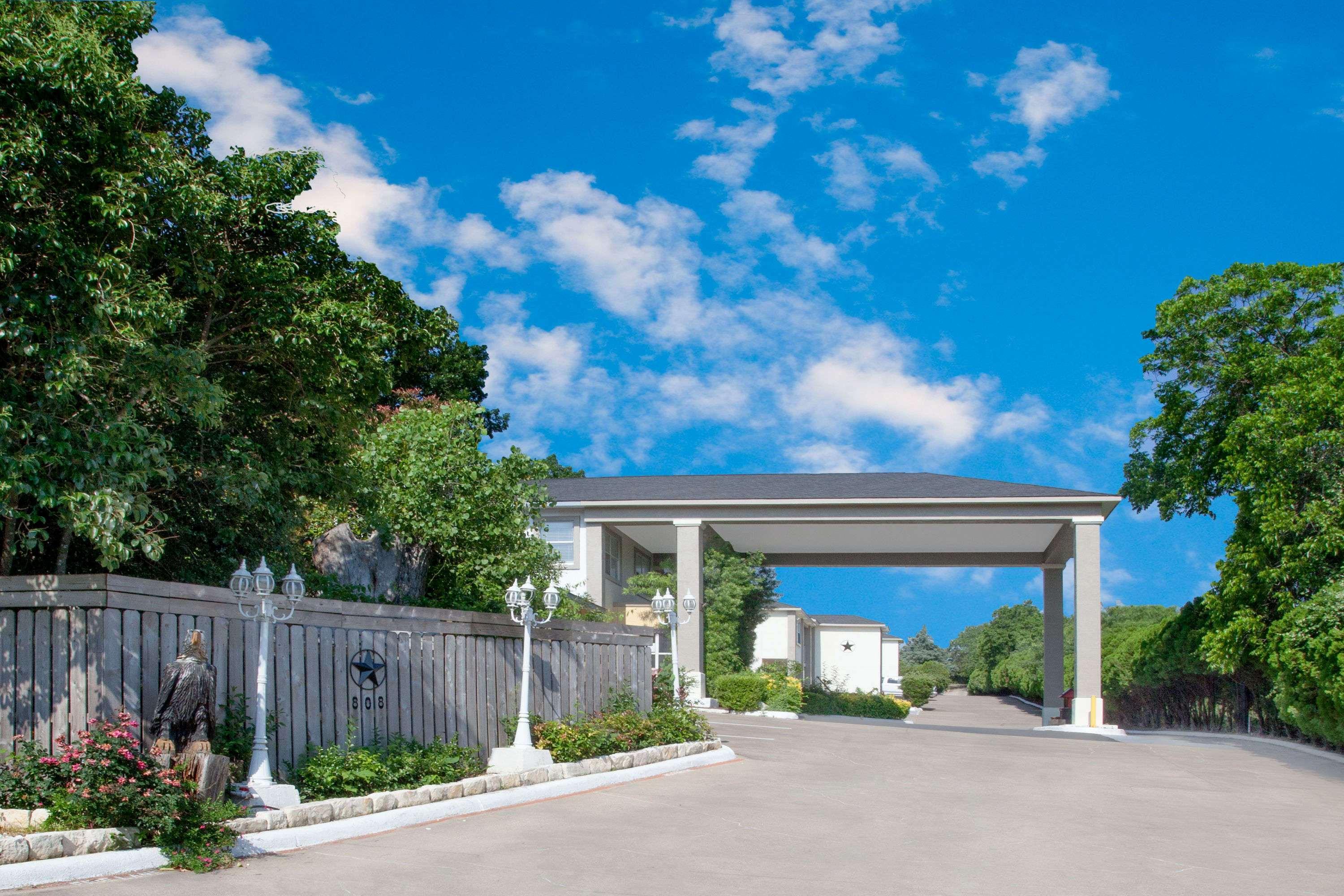 Days Inn By Wyndham Suites Fredericksburg Dış mekan fotoğraf