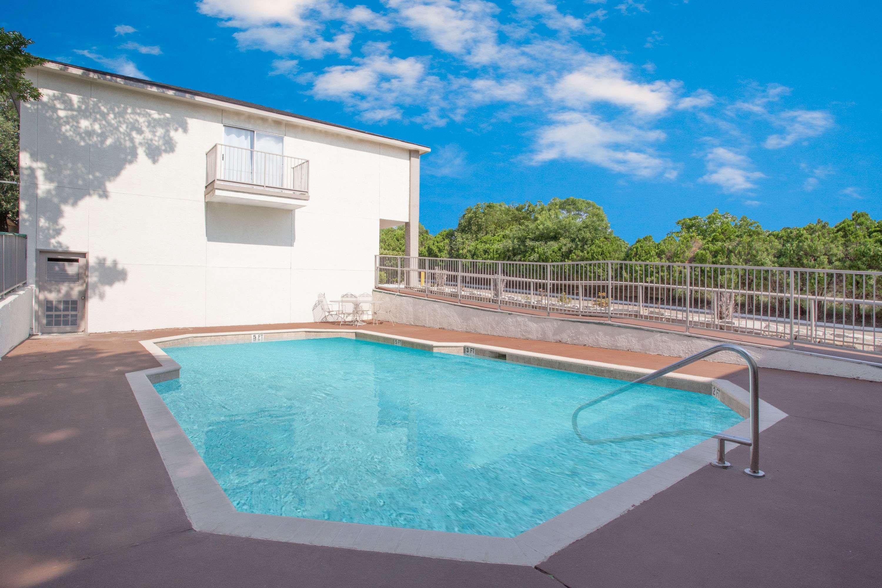 Days Inn By Wyndham Suites Fredericksburg Dış mekan fotoğraf