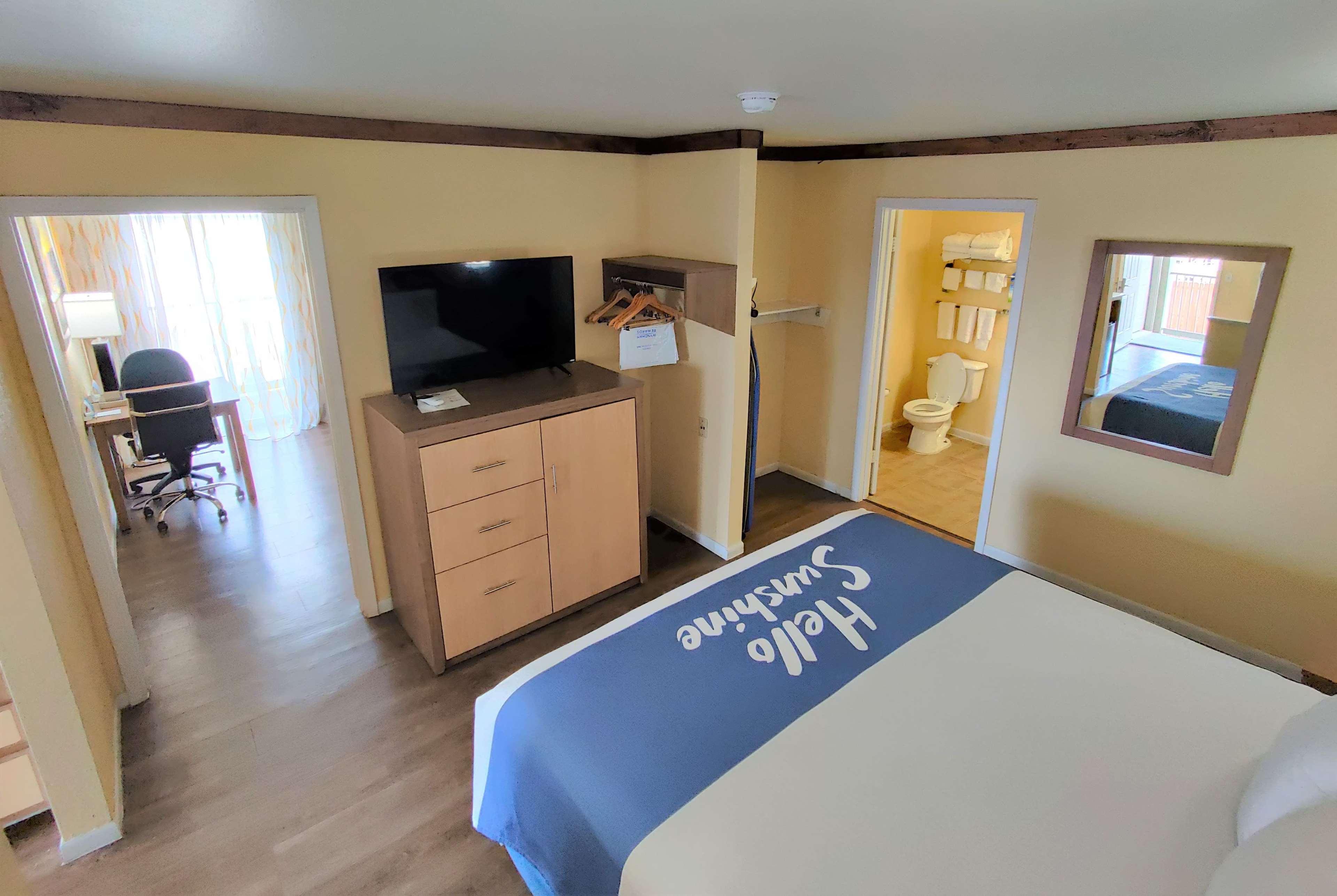 Days Inn By Wyndham Suites Fredericksburg Dış mekan fotoğraf