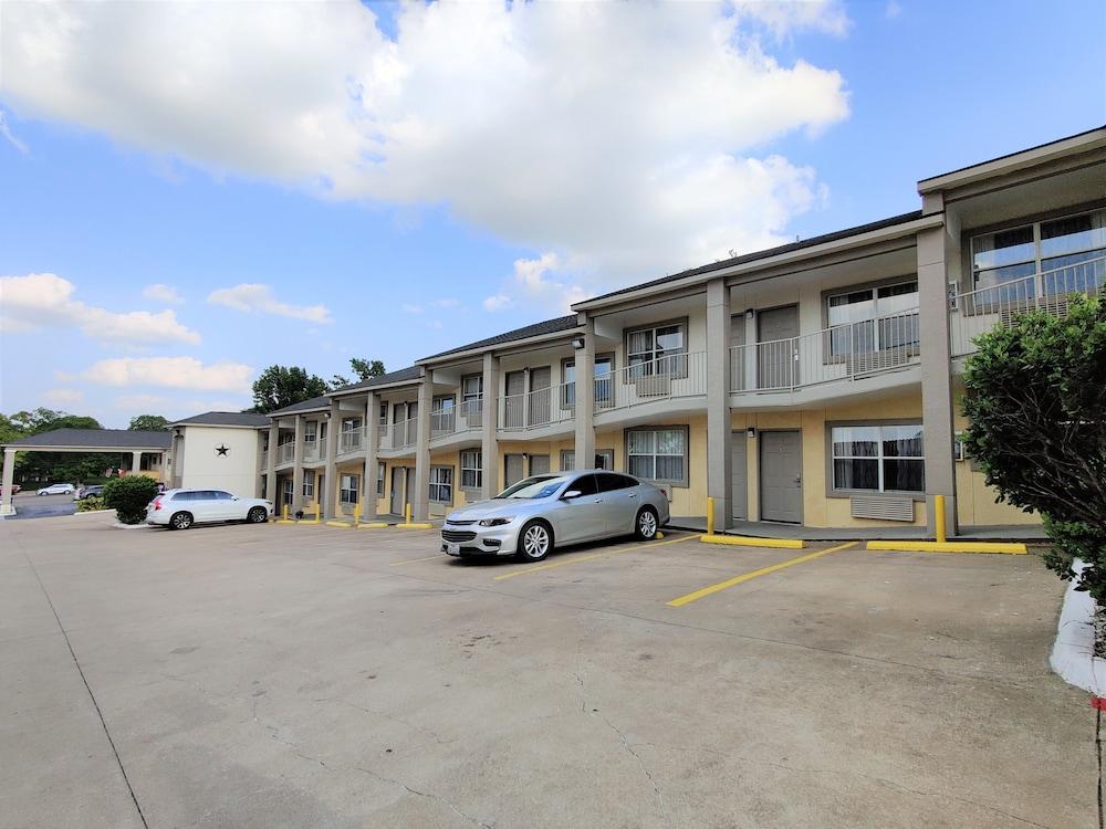 Days Inn By Wyndham Suites Fredericksburg Dış mekan fotoğraf