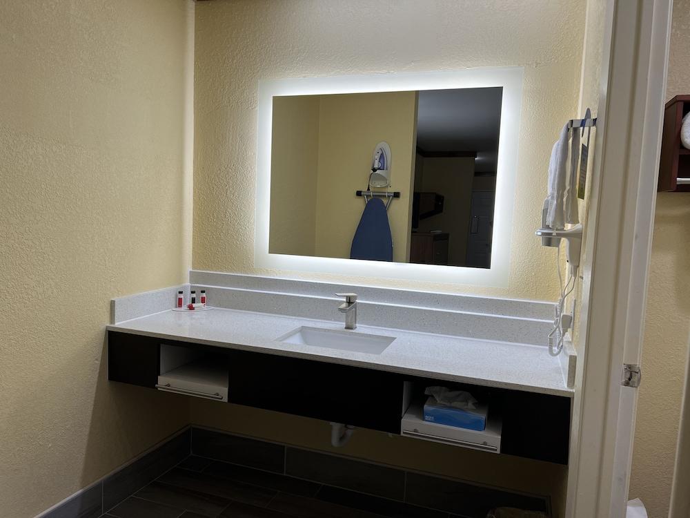 Days Inn By Wyndham Suites Fredericksburg Dış mekan fotoğraf