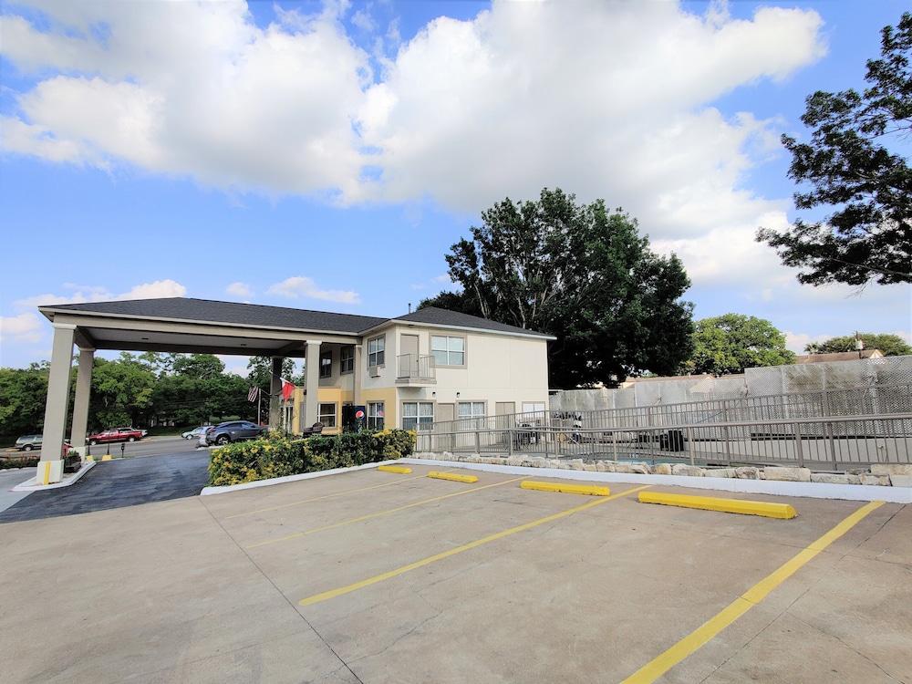 Days Inn By Wyndham Suites Fredericksburg Dış mekan fotoğraf