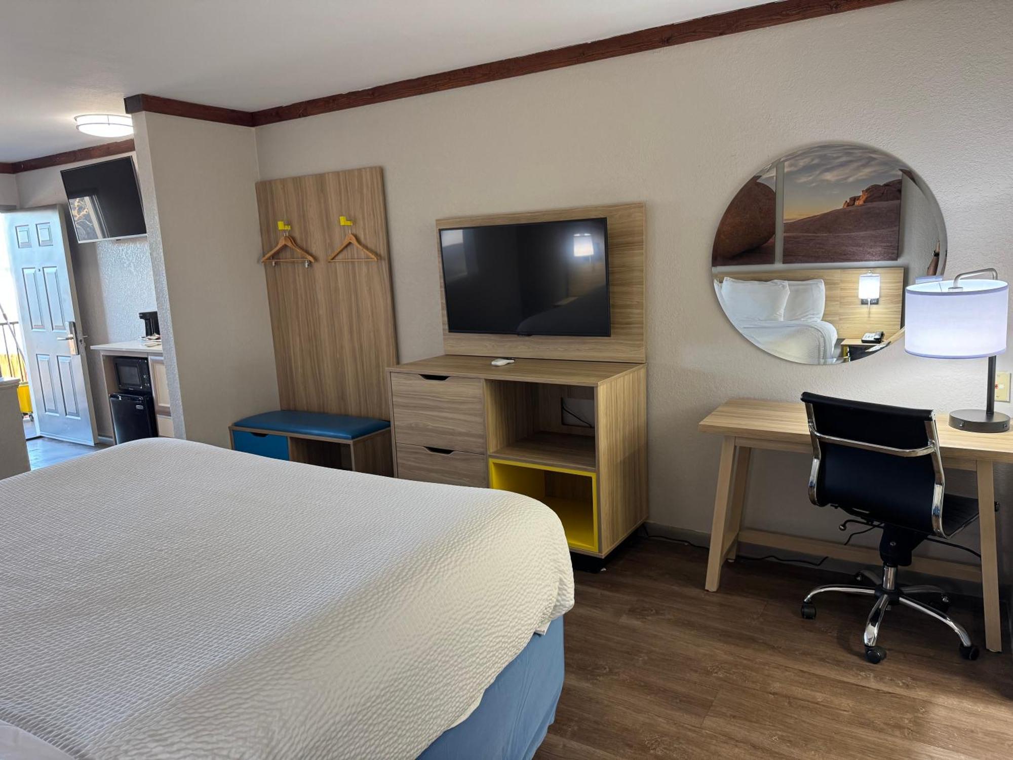 Days Inn By Wyndham Suites Fredericksburg Dış mekan fotoğraf