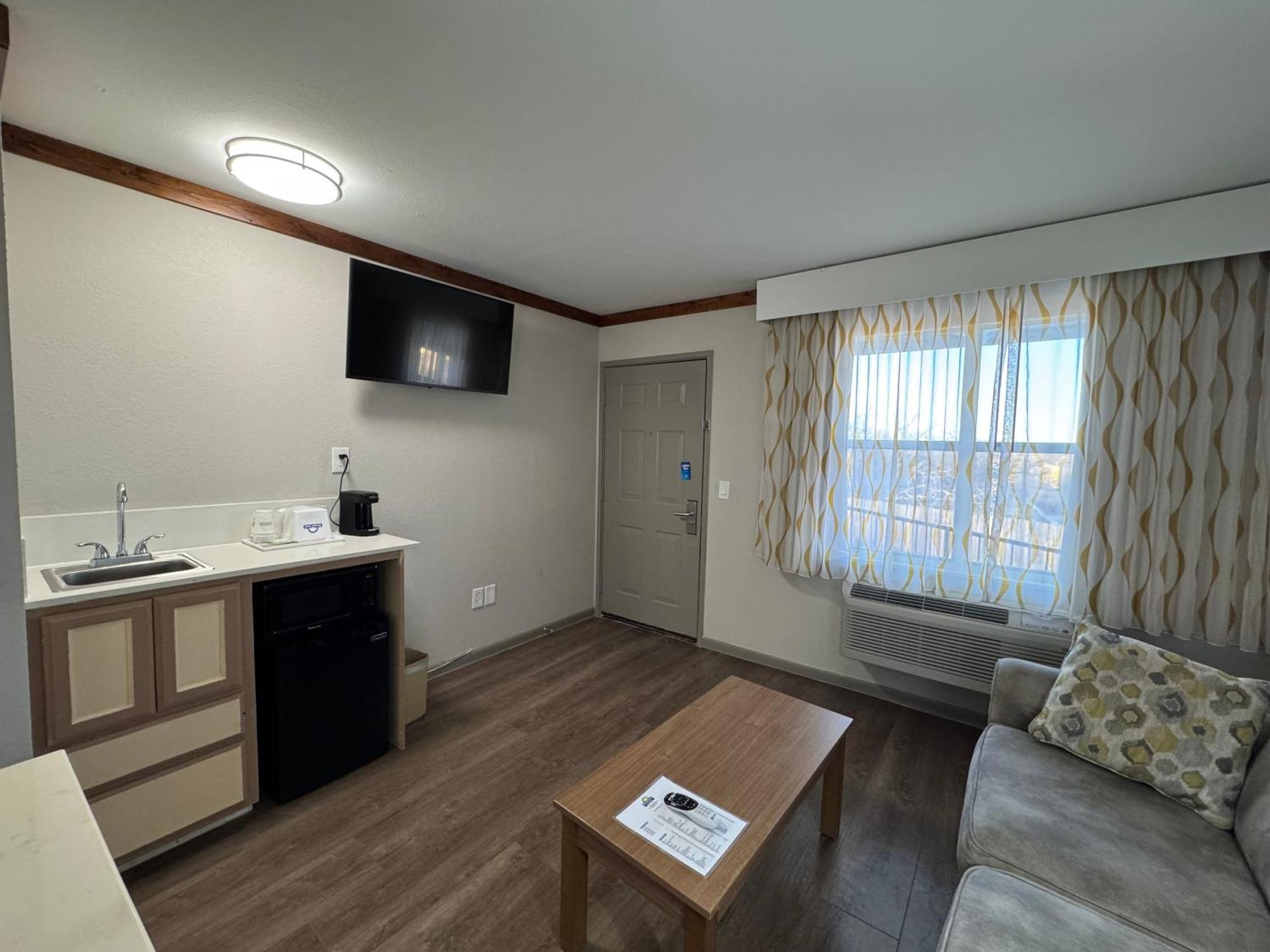 Days Inn By Wyndham Suites Fredericksburg Dış mekan fotoğraf