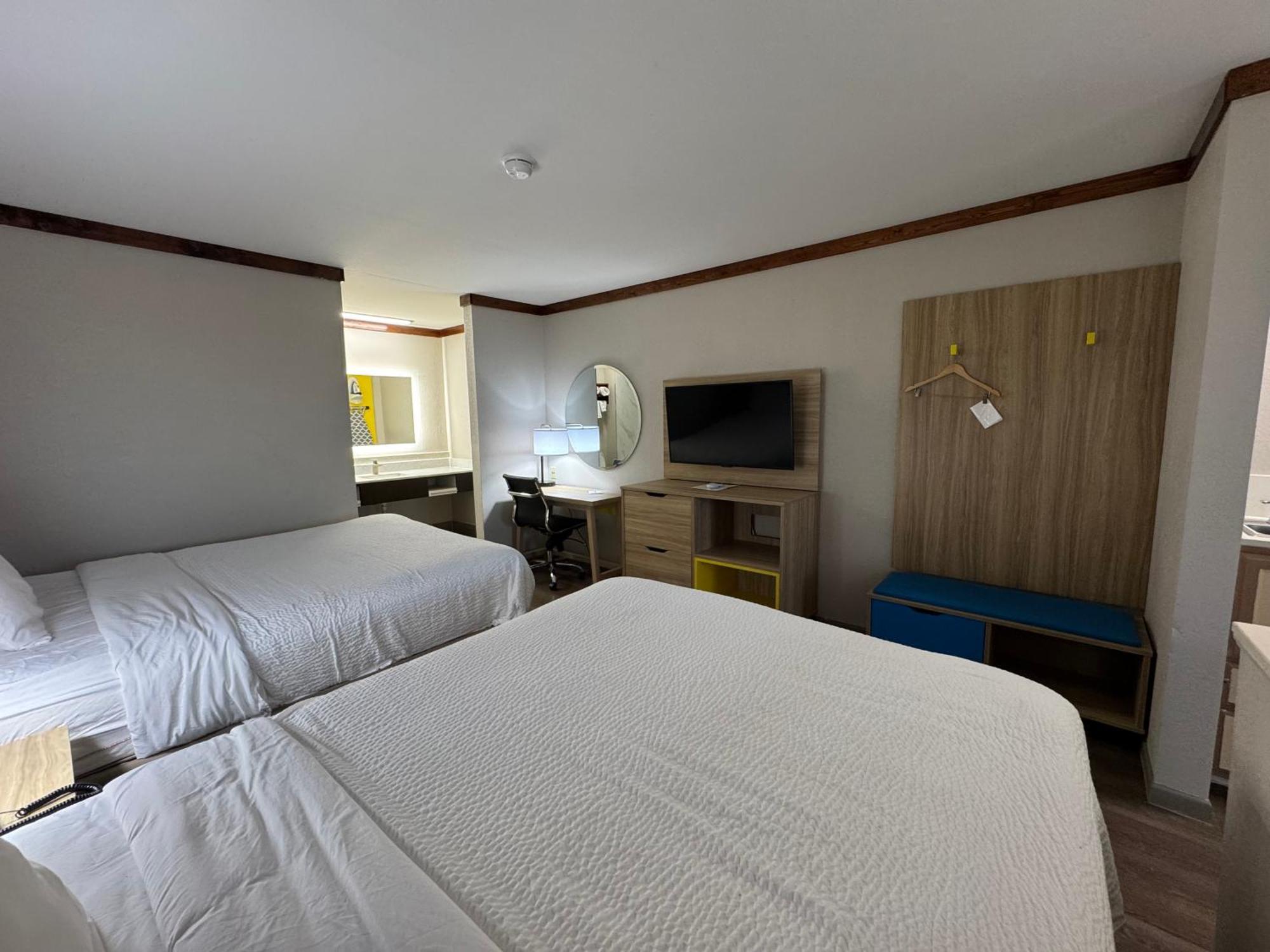 Days Inn By Wyndham Suites Fredericksburg Dış mekan fotoğraf