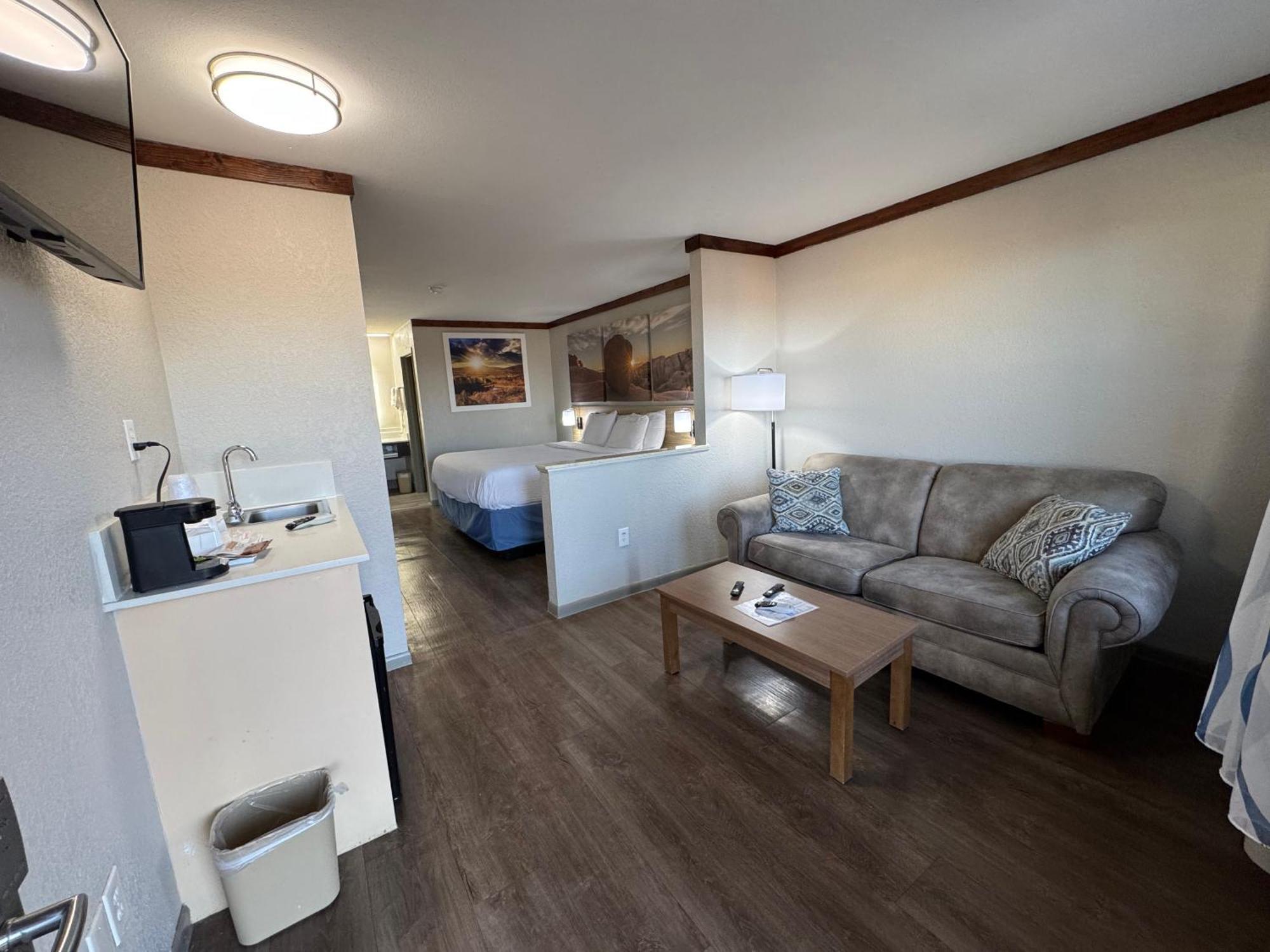 Days Inn By Wyndham Suites Fredericksburg Dış mekan fotoğraf