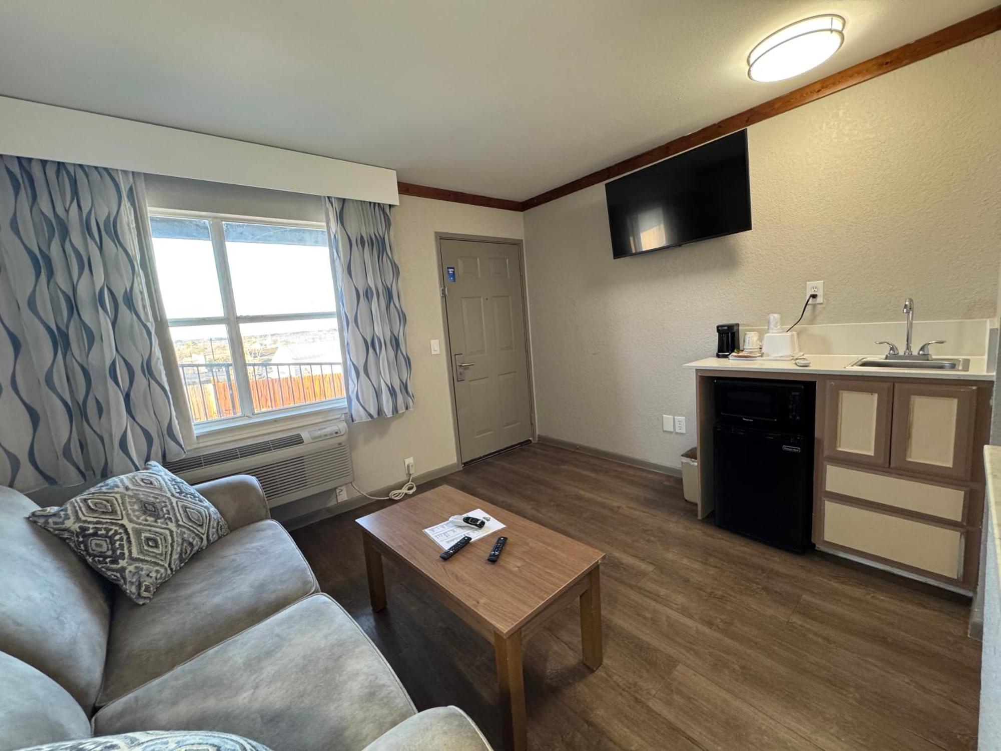 Days Inn By Wyndham Suites Fredericksburg Dış mekan fotoğraf