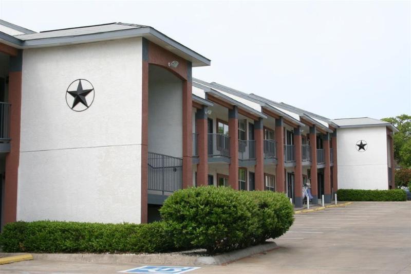 Days Inn By Wyndham Suites Fredericksburg Dış mekan fotoğraf