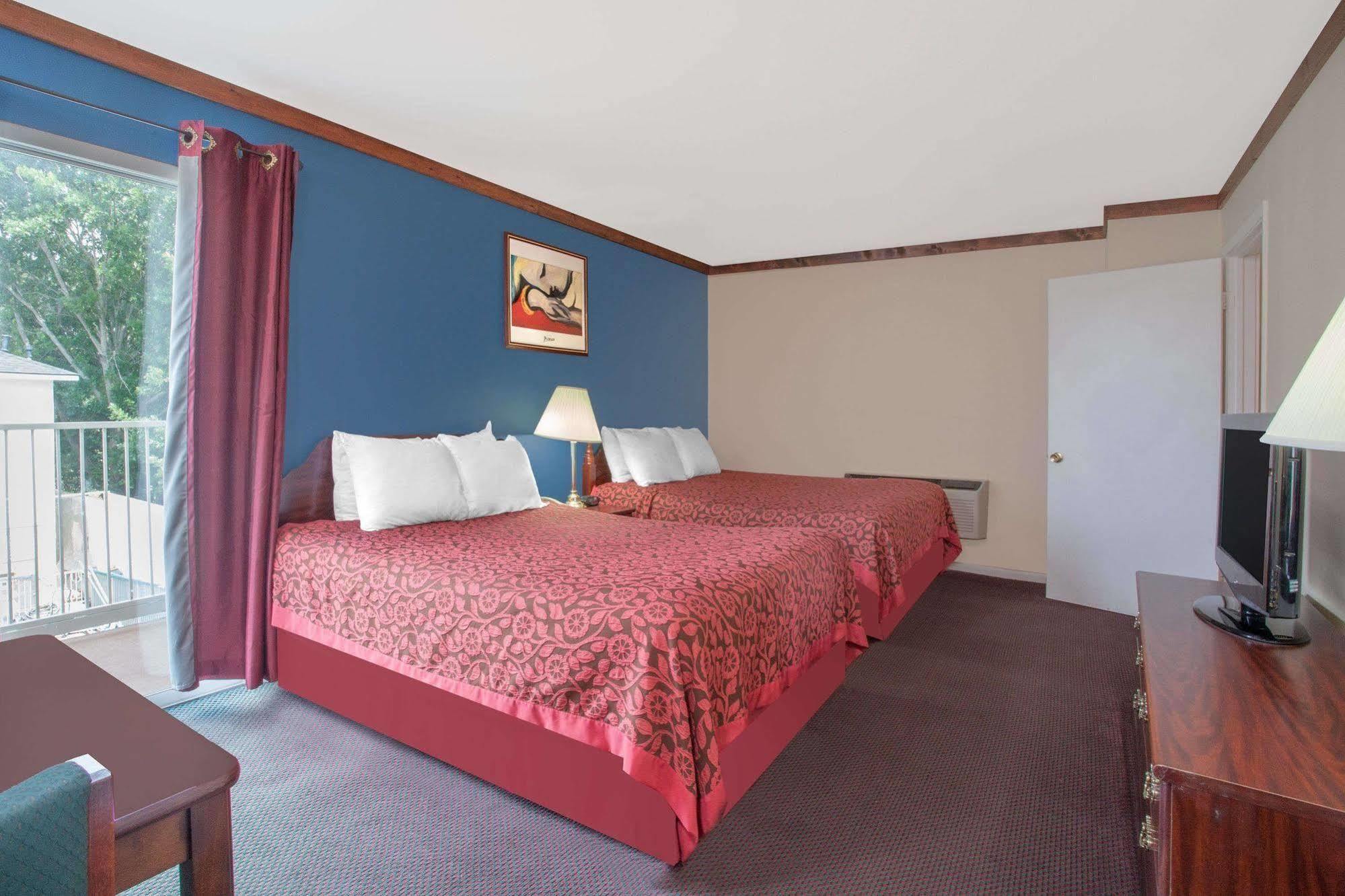 Days Inn By Wyndham Suites Fredericksburg Dış mekan fotoğraf